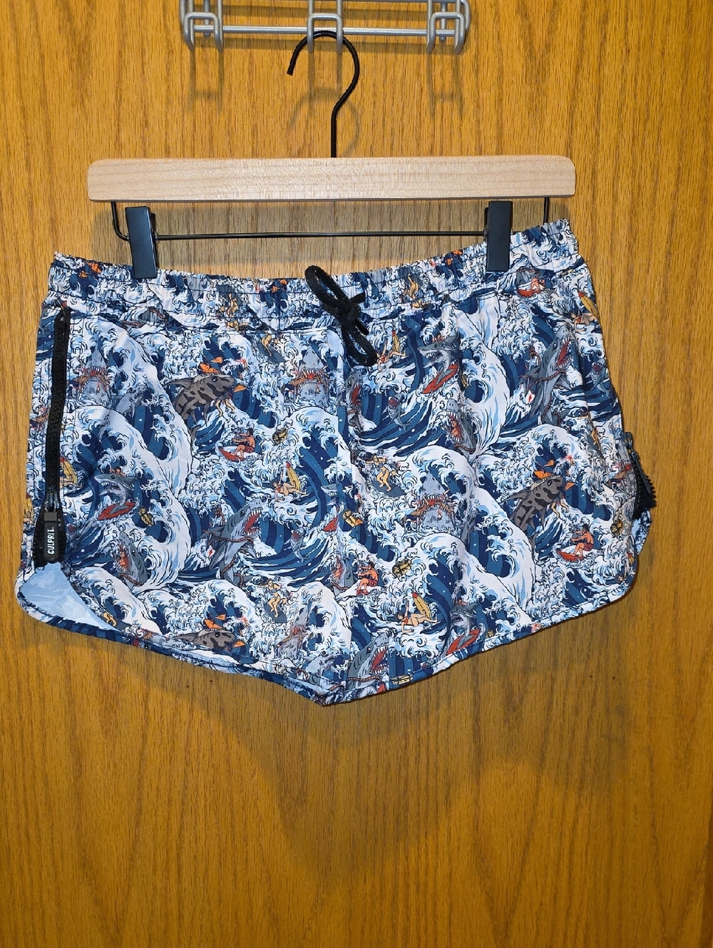 Women’s Wave-Print Athletic Shorts with Elastic Drawstring